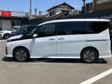 スライドドアは狭い場所でも開閉でき、風が強い日でも安心して開閉可能です。