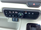 オートエアコンが装備されており、快適に運転が可能です。