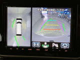 パノラミックビューモニター付きです。車両を上から見たような映像をディスプレイオーディオ画面に表示。運転席からの目視だけでは見にくい、車両周辺の状況をリアルタイムでしっかり確認できます。