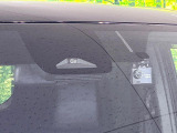 【トヨタセーフティセンス】走行中に前方の車両等を認識し、衝突しそうな時は警報とブレーキで衝突回避と被害軽減をアシスト。より安全にドライブをお楽しみいただけます。