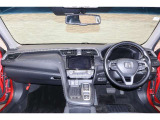 操作性に優れた運転席となります!小物入れや各ボタンの配置にこだわり、使いやすいです!座り心地もよく視認性も良好なのでロングドライブもお任せ下さい!