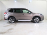 SUBARU認定中古車は第三者の客観的な視点による品質評価を全車で義務付けられております、それにより、一台一台の的確なコンディションが証明されますので、安心して車をお選び頂けます。