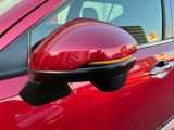 (安全装備)ドアミラーにウインカーが埋め込まれているため 遠くからの対向車にも意思が伝えることが出来ます