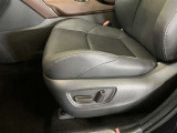 パワーシート搭載。微妙な調整が手軽にでき、ピッタリなポジションで運転することが可能です。