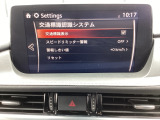 リアルタイムで交通標識を読み取り制限速度を表示してくれます。