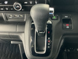 オートマチックシフトレバーは、手になじみ操作しやすい形状で安全運転にもつながります♪