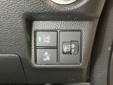 ハンドルの右側にはヘットライトリベライザーとHondaセンシング用のメインスイッチがついています。ヘッドライトリベライザーは道路状況や積荷の加重に応じてライトの高さを調節できます。