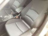 乗る人へのストレスを低減させ、長距離の移動でも疲れにくいお車を目指して、すべてが新しく生まれ変わったマツダのお車をぜひ体験してください!