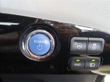 スマートキー装備車なので、キーを取り出さなくてもエンジン始動が可能です。