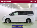 狭い駐車スペースなどでの乗り降りの際や、雨の日の乗り降りに便利なスライドドアは両側電動です。大きな荷物を運びこむ時などはもちろん、お迎えの時などに内側からスッと開けてあげられて便利ですよ。