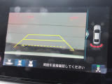 【リアカメラ】リバースに入れるだけで後方の映像が映ります。安全確認や、狭い駐車場での車庫入れ、雨の日や夜間など視界の悪い時に便利です。安全にバックする為には欠かせない装備です。