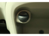 【アクセサリーソケット】12Vのカー用品等の電源供給が可能です。
