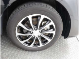 かっこいいホイールですね。 車のイメージを大きく左右するホイール部分はコダワリを持ちたいですね。