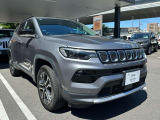 【フロントグリル】7スロットルグリルはJeep伝統の証です。SUVのみにこだわり続けている伝統あるJeep車へお乗り頂いてみてはいかがですか?