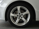 アウディ認定中古車は1年間、走行距離無制限の認定中古車保証が無償で付帯されます。