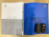 スマートキーは鍵をバッグに入れたままでもドアロックの開閉やエンジンのON・OFFができます。夜間や雨の日も鍵を探さなくて良いので便利です。