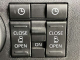 両側パワースライドドアを採用しており、運転席から簡単に開閉操作が可能です。駐車場や狭い場所でも扱いやすく、乗車時・降車時の負担を軽減します。