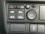 運転席右側に電動スライドドアのスイッチや横滑り防止【VSA】のスイッチ等がついています。