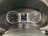 視認性に優れたメーターを採用しており、走行中でも車速や情報が分かりやすく表示されます。運転時の視線移動をむりのない範囲に抑え、快適で安心感のあるドライブをサポートします。