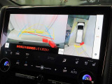 パノラミックビューモニター付きです。車両を上から見たような映像をディスプレイオーディオ画面に表示。運転席からの目視だけでは見にくい、車両周辺の状況をリアルタイムでしっかり確認できます。