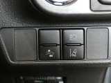オートマチックハイビーム装備です。先行車や対向車のライトを認識し、ハイビームとロービームを自動で切り替える機能です。夜道の視界を確保します。詳細は販売店スタッフまでおたずねください。