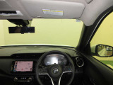 ドライバー目線で、使いやすく安全操作性と良好な視界を実現した運転席です。