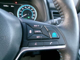 プロパイロット。高速道路の運転で、アクセル、ブレーキ、ステアリングをクルマがアシスト。ドライバーの負担を軽減します。