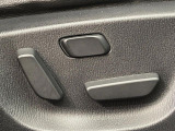 【メモリー機能付きパワーシート】ドライバーごとに設定したシート位置を記憶して、ボタン一つで切り替えできる便利な機能!運転する方が複数名いらっしゃるご家庭におすすめです♪