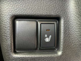 運転席シートヒーター機能付き!直ぐに暖かくなる為、真冬の寒い朝一には重宝される嬉しいアイテムです!