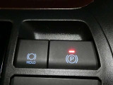 電動パーキングブレーキを搭載。スイッチ操作でパーキングブレーキを作動・解除することができるので操作の力が不要です。