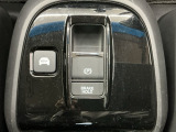 わずかな力で簡単に操作出来る電動パーキングブレーキ、信号待ちや渋滞時などブレーキを踏み続ける場合に比べて足腰の疲労が軽減されるオートブレーキホールド付きです!