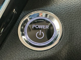 【スマートキー】持っているだけでエンジン始動や、ドアロックの開閉まで出来ちゃう賢く便利なスマートキーを装備!暗くなってもキー穴を捜す必要が無くとっても便利ですから人気の装備です♪