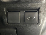 【パワーバックドア】スマートキーや運転席のボタンを押すだけでリアゲートが自動で開閉します!荷物を持っている時や、高い位置にあるバックドアを閉める際に便利な機能です♪