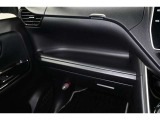 インパネテーブル装備!車内での小物などを一時的に置くとき利用できます。