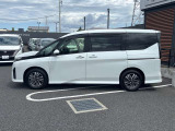 当店は照明・屋根付きスペースございますので雨天時も安心して現車確認が可能です。