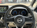ハンドルは軽やかに回り、気持ちよく運転が出来ます。