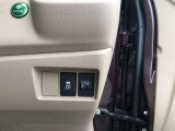 運転席右側、下のほうに普段使わないスイッチを。