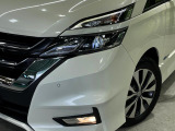 【LEDヘッドライト】悪天候や夜間走行時も良好な視界を確保し安心して運転できる高輝度LEDヘッドライトを装備!点灯速度が早く、消費電力も抑えられています。