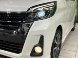 【LEDヘッドライト】悪天候や夜間走行時も良好な視界を確保し安心して運転できる高輝度LEDヘッドライトを装備!点灯速度が早く、消費電力も抑えられています。