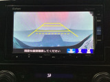 バックでの車庫入れも安心です! リアカメラが付いているバックモニター付のナビを装備しております。操作線もついており距離感も画面から確認できます。
