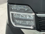 LEDヘッドライトは、点灯の瞬間から最大光量を発揮し、突然暗くなるトンネルなどでの安定感を高めます。