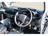 前席全体 目線も高く広い視界で安心して運転することができますね!