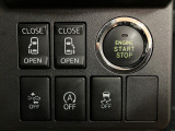 リヤのスライドドアを電動で開閉することが可能になっています☆運転席からもリモコンキーからもドアのハンドルからも開閉が可能です☆
