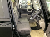 フィット感のあるシート。しっかりと支えてくれるので、長時間の運転を快適にサポートしてくれます。