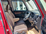 運転席側から観たフロントシートのイメージです。