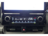★エアコンはオートタイプが装着済みです!オートモードにしておけば、車内温度を設定するだけで風の料や吹き出し口の切り替えを機械が行ってくれます!一年中快適な環境を作れますよ♪