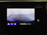 バックでの車庫入れも安心です! リアカメラが付いているバックモニター付のナビを装備しております。操作線もついており距離感も画面から確認できます。