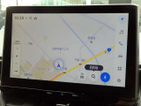 ディスプレイオーディオを装備。スマホとクルマをつなぐことで、これまでのナビに加えて、いろんなサービスが楽しめます。