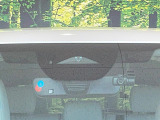 【スマートブレーキサポート】走行中に前方の車両等を認識し、衝突しそうな時は警報とブレーキで衝突回避と被害軽減をアシスト。より安全にドライブをお楽しみいただけます。