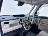 ダイハツのお店では、ダイハツ車を知り尽くしたプロフェッショナルが、専用の診断機器を使って各システムを点検しております。